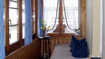 2 habitaciones, tabla de planchar con plancha, wifi y ropa de cama