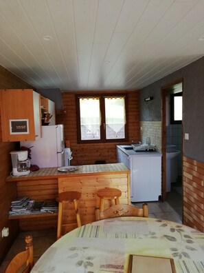 冰箱、微波炉、烤箱、炉灶