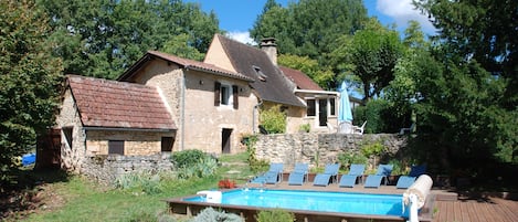 Piscina all'aperto, una piscina riscaldata