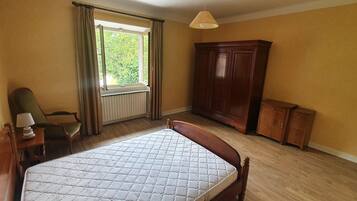 1 chambre, fer et planche à repasser, Wi-Fi gratuit, draps fournis