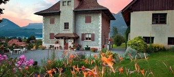 A flat to rent in a charming house close to the lac of annecy and mont blanc