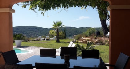 Villa fully air-conditioned, panoramic view. between sea, lake and Verdon
