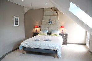 3 Schlafzimmer, Schreibtisch, Bügeleisen/Bügelbrett, Reisekinderbett