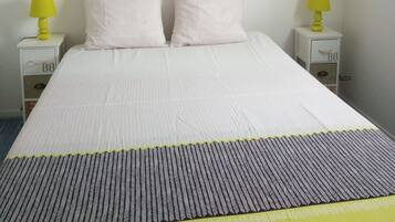 2 bedrooms, iron/ironing board, free WiFi