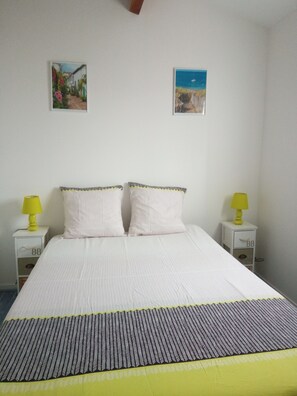 2 bedrooms, iron/ironing board, free WiFi