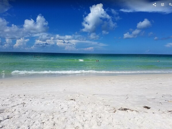 Beach nearby - Steps to the Beach with Shared Heated Salt Pool and Private Backyard & Grill (Holmes Beach)