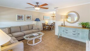 Smart-TV, DVD-Player, Bücher