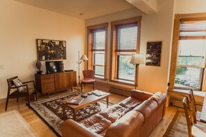 テレビ、書庫、ビデオライブラリ