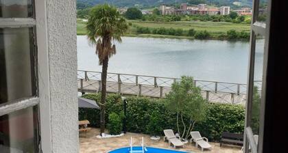 HOUSE HISTORY 1850 4 STARS T5