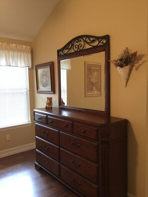 Interior - This Mt Dora home is ready for you! Fireplace/Front Porch Swing/Internet (Mt Dora)