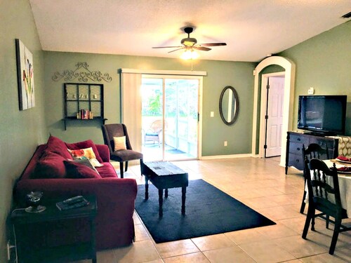 Cozy Home Away From Home! <br>3 Bedroom/2 Bath. Screened Room