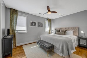 2 bedrooms, iron/ironing board, WiFi, bed sheets - Nashville's Best Historic Neighborhood! Walk to Food & Shopping! (Nashville)