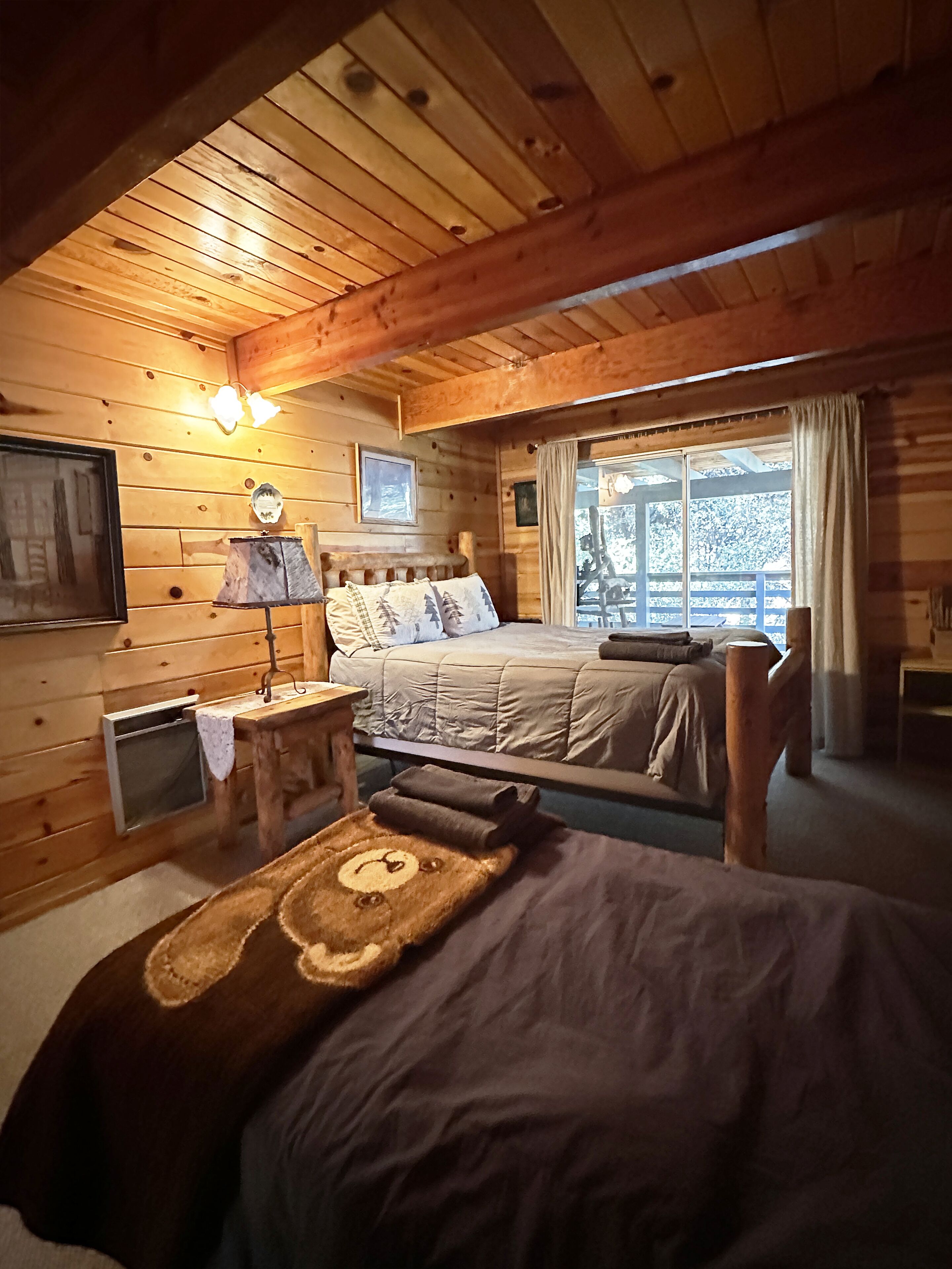 2 bedrooms, desk, iron/ironing board, WiFi