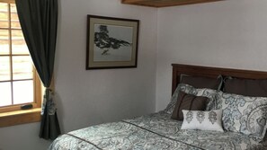 3 bedrooms, iron/ironing board, free WiFi, bed sheets - Cooke City Mountain House. Beautiful Views! 4 Miles to Yellowstone. WiFi, HDTV. (Cooke City)