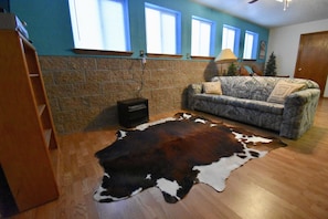 Smart TV, fireplace, DVD player, books - Cozy Home With Great Views, Awesome Deck and A/C (Ruidoso)