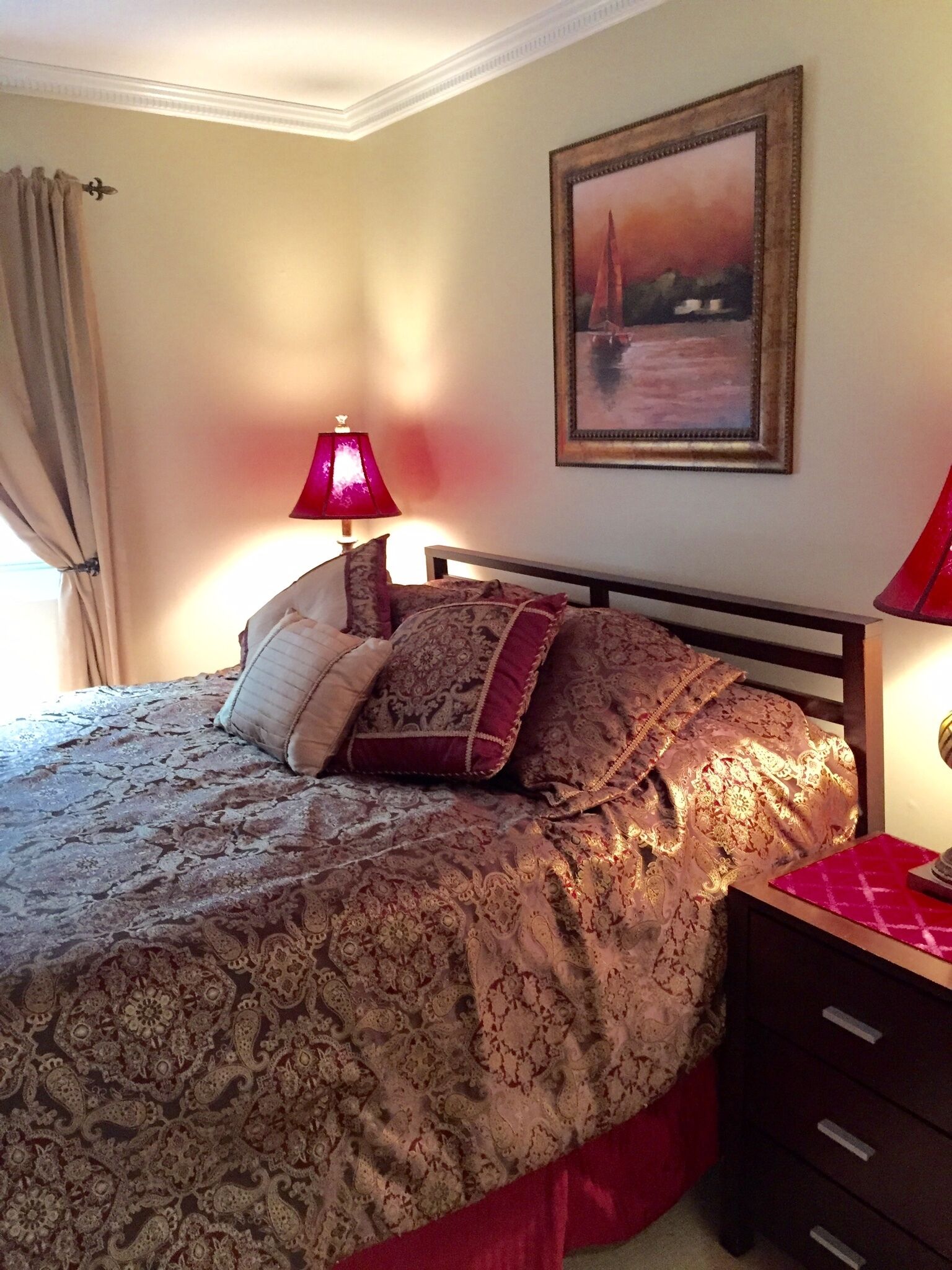 3 chambres, fer et planche à repasser, Wi-Fi, draps fournis