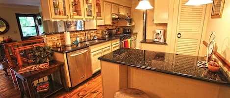 Fridge, microwave, stovetop, dishwasher