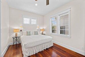 4 dormitorios, tabla de planchar con plancha, cuna de viaje y Internet