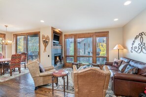 Smart TV, fireplace, DVD player