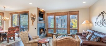 BLUEGRASS FEST SPECIAL-2BR/2Bth; Mtn Views, garage, fireplace, deck and more!
