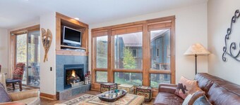 SKI-IN / OUT -10% DE DESCUENTO ENERO Corner Terrace 2BR / 2Bth DECK, CHIMENEA, GARAJE