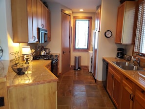 Fridge, microwave, oven, stovetop - BLUEGRASS FEST SPECIAL-2BR/2Bth; Mtn Views, garage, fireplace, deck and more! (Mountain Village)