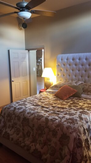 2 bedrooms, desk, iron/ironing board, free WiFi