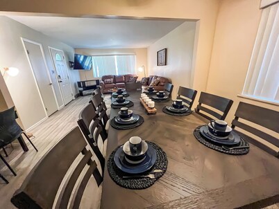 Pet Friendly Sleeps 12+ near Garden of the Gods AF