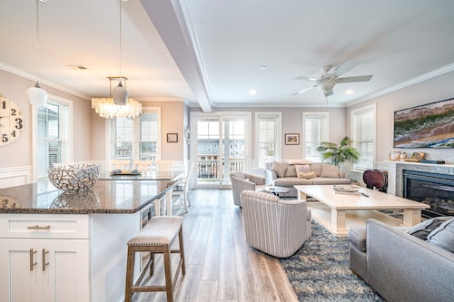 Heart of OCNJ! 5BR/4BA Beach Block Condo w/ Elevator -Sleeps 16!