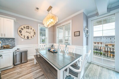 Heart of OCNJ! 5BR/4BA Beach Block Condo w/ Elevator -Sleeps 16!