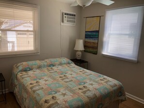 3 bedrooms, iron/ironing board, free WiFi, bed sheets - Charming Beach block getaway! Leave your sheets, towels at home! You're on VACA! (Brigantine)