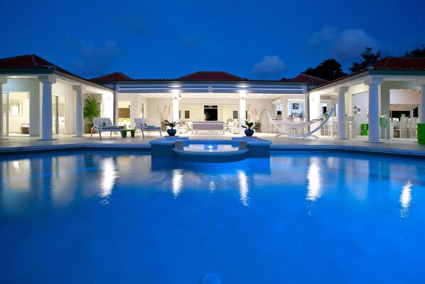 Outdoor pool, an infinity pool, sun loungers