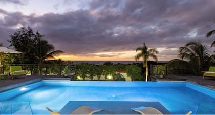 Villa moderna y de diseño con vista al mar, a pocos pasos de Plum Beach, piscina climatizada