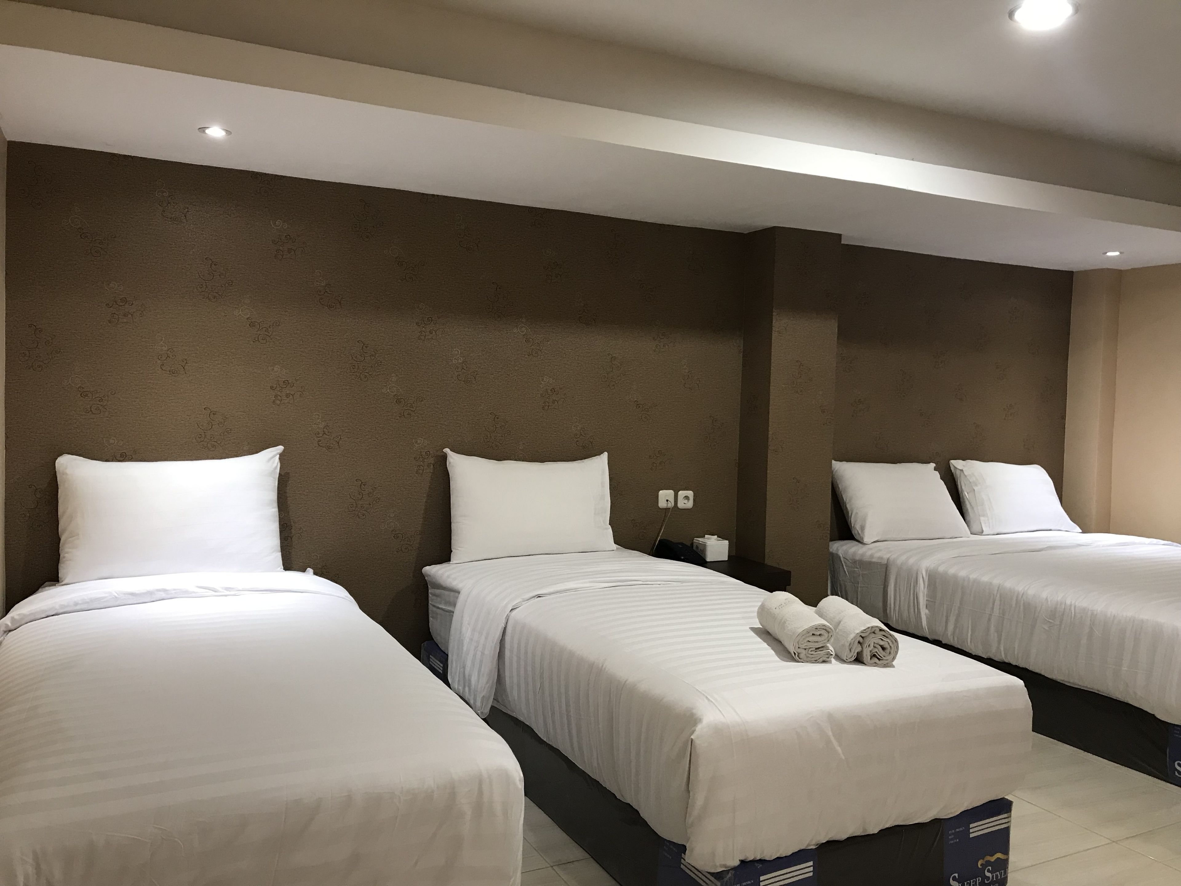 ファミリー スイート | エジプト綿のシーツ、高級寝具、デスク、ノートパソコン用作業スペース