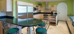 Stovetop, dishwasher, cookware/dishes/utensils