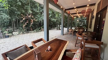 Comfort Room | Outdoor dining