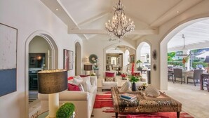 7 bedrooms, free WiFi - Villa Casablanca (Paynes Bay)