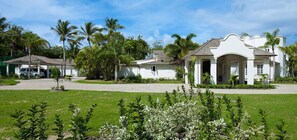 Front of property - Villa Casablanca (Paynes Bay)
