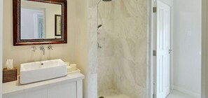 Bathroom - Villa Casablanca (Paynes Bay)