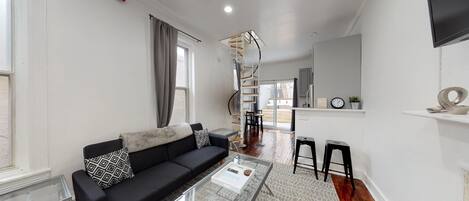 Drexel Duplex Private Yard and Deck garden | Decoración personalizada, muebles diferentes y escritorio