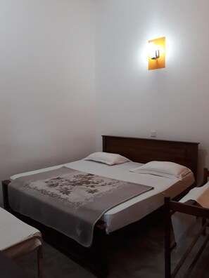 Blackout drapes, iron/ironing board, rollaway beds, free WiFi - Luminary Lodge (Rikillagaskada)