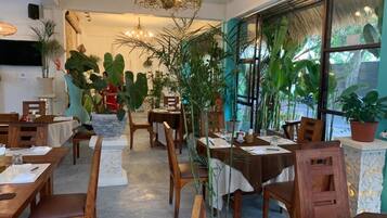 Café da manhã, almoço e jantar