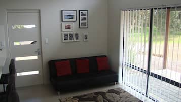 Fernseher, Kamin, DVD-Player, Stereoanlage