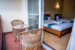 Premium bedding, down duvets, pillow-top beds, in-room safe - Hotel Glory Garden (Pokhara)