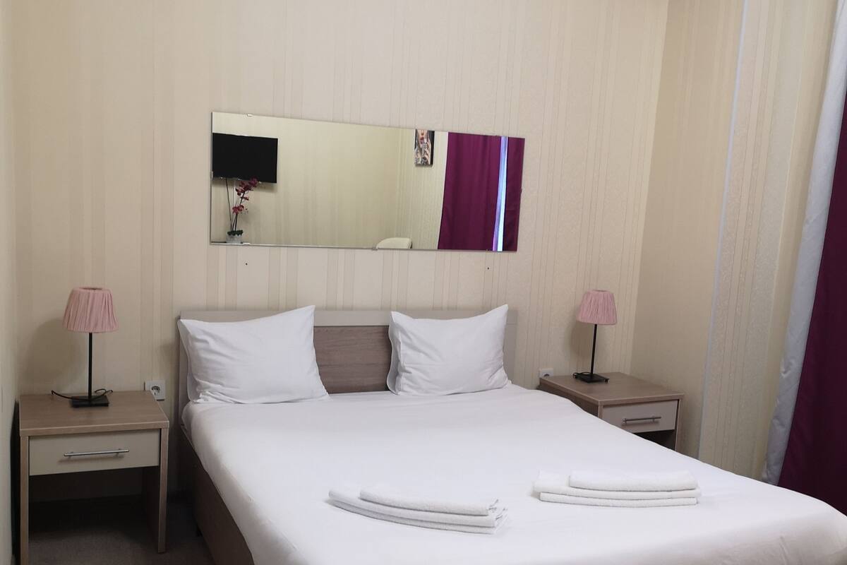 Desk, soundproofing, rollaway beds, free WiFi