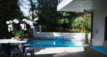 Oasis in the Heart of Hollywood with Private Pool & Spa - 5 Star Modern Studio