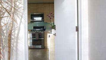 Coffee/tea maker, cookware/dishes/utensils, paper towels, dining tables