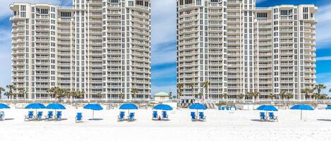 Ubicación a pie de playa y tumbonas