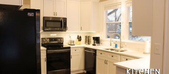 Braeburn Bungalow - Historic Craftsman & Walk to Downtown Hendersonville