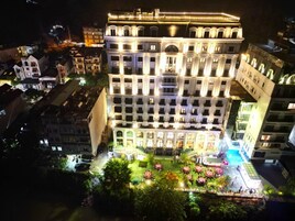 Se sirven desayunos, almuerzos y cenas; cocina local e internacional